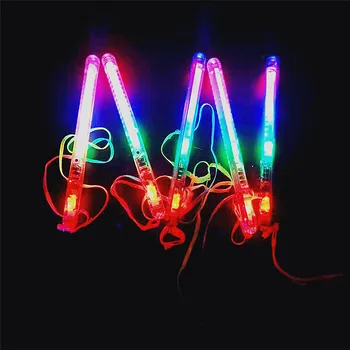 Sıcak satış 500 adet / grup Renkli Light-Up Yanıp Sönen Rave Çubukları LED Yanıp Sönen Strobe Değneklerini Konserler Parti Glow