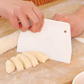1 ADET Pasta Kesici Plastik Kek Krem Spatula Hamur Kazıyıcı Fondan Pizza Hamur Kesici Dilimleme Pişirme Pasta Araçları Aksesuarları
