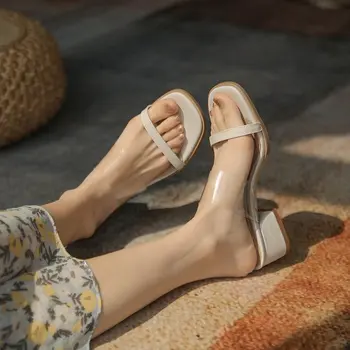 Moda Yaz Kadın Sandalet Ayakkabı 2022 Lüks Plaj Bayanlar Açık Sandalet Rahat Yüksek Topuklu Kadın Orta Topuk Yeni