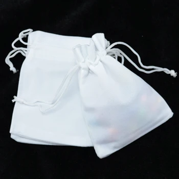 Ücretsiz Kargo 100 adet / grup Beyaz Kadife Çanta 7x9 cm Küçük Takı Çantası Düğün Hediye Çantası İpli Çanta Charm Takı Ambalaj Poşetleri