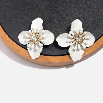 Flatfoosie 2019 Yeni Bohemian Moda Beyaz Saplama Küpe Kadınlar Için Bildirimi Geometrik Vintage Çiçek Düğün Küpe Takı