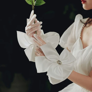 Kadın Bej Beyaz Büyük Yay Saten Sahne Performansı Retro Tarzı Prenses Akşam Elbise Eldiven Örgü Cosplay Zarif Görgü Kuralları