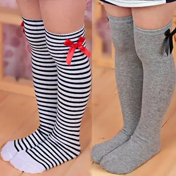 Moda Güzel 1 ila 8 Yıl Kız Çocuklar Yürümeye Başlayan Yay diz üstü çorap Renk İpek Yay Bebek Kız Çorap Çizgili Prenses Çorap