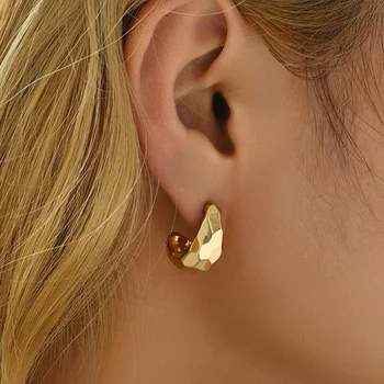 Punk Altın Renk Geometrik Çok yönlü saplama Küpe Kadınlar için Moda C şekli Tıknaz Kulak Piercing Çiviler Yaratıcı Metal Takı
