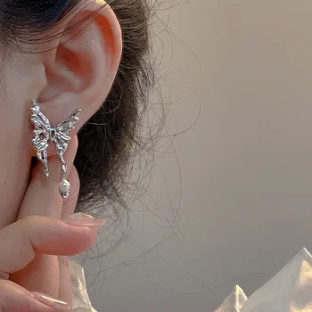 S925 Gümüş İğne Kelebek Kulak Çıtçıt Ins Küçük Tasarım Premium Serin Rüzgar Küpe Kadın Kulak Klipsi Küpe Kulak Deliği Olmadan