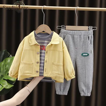 2022 İlkbahar ve Sonbahar çocuk Setleri Rahat Baskı Uzun Kollu Yatak Açma Yaka Ceket T-shirt Sweatpants Üç Parçalı Takım Elbise
